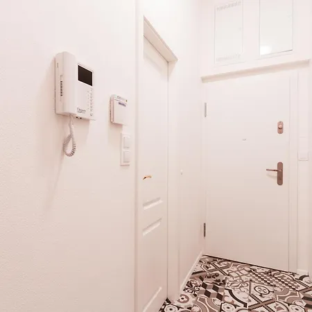 Apartment Days - Art Deco - Center