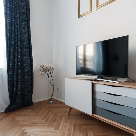 Days - Art Deco - Center Apartment