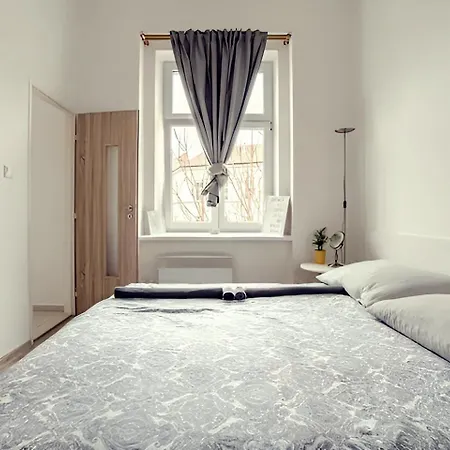 Stylish In Heart Of Zizkov Near Iconic Sites * Praga