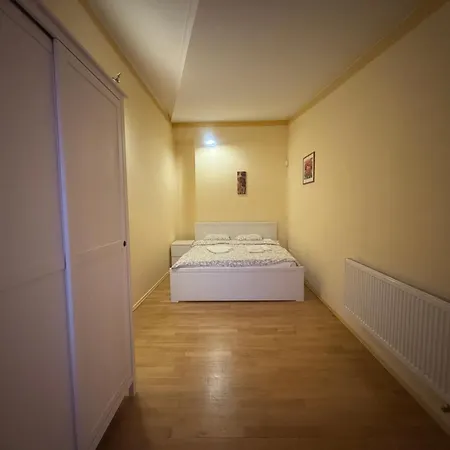 Venceslao Square Apartment *