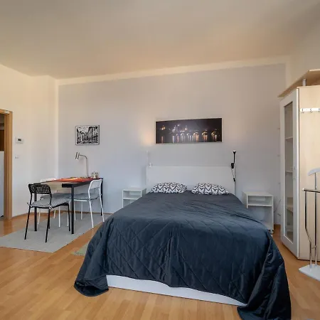 Comfortable In 8 - Liben * Prague