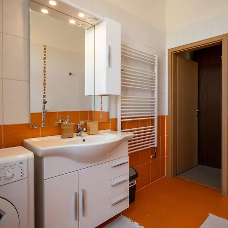 Comfortable In 8 - Liben Prague