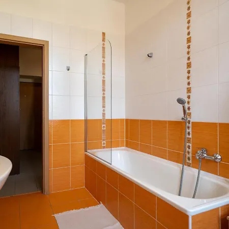 Apartment Comfortable In 8 - Liben