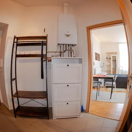 Comfortable In 8 - Liben Apartment Prague