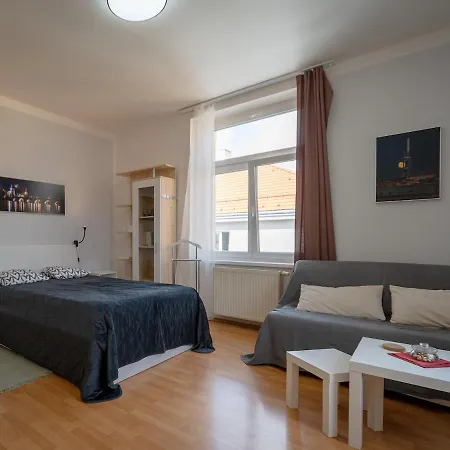 Comfortable In 8 - Liben * Prague