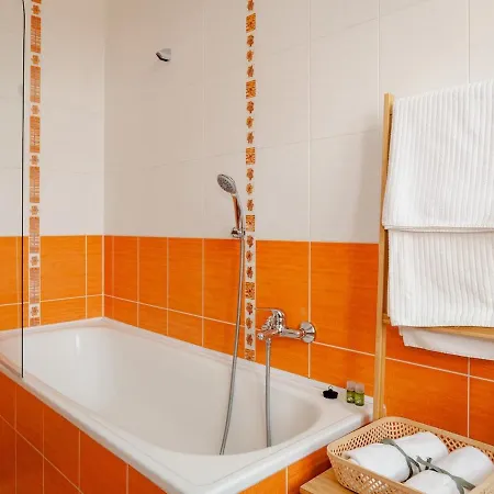 Apartment Comfortable In 8 - Liben Prague