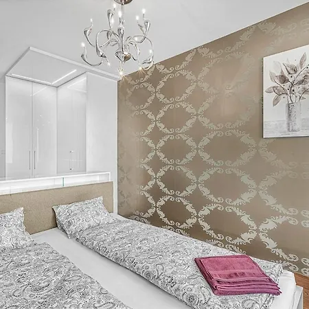 New Large Apartment, Free Parking! Apartment *
