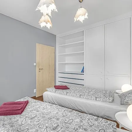 New Large Apartment, Free Parking! Prague