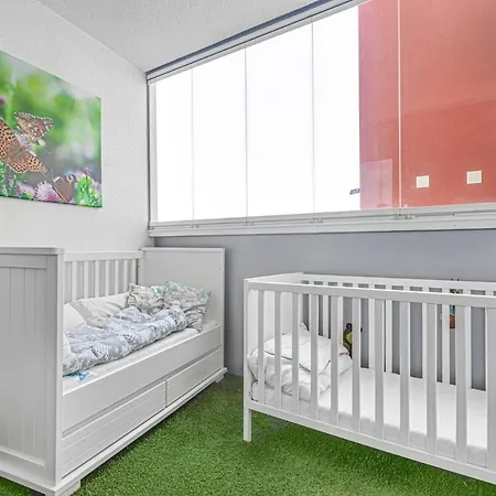 New Large Apartment, Free Parking! Apartment