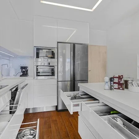 New Large Apartment, Free Parking! Apartment *
