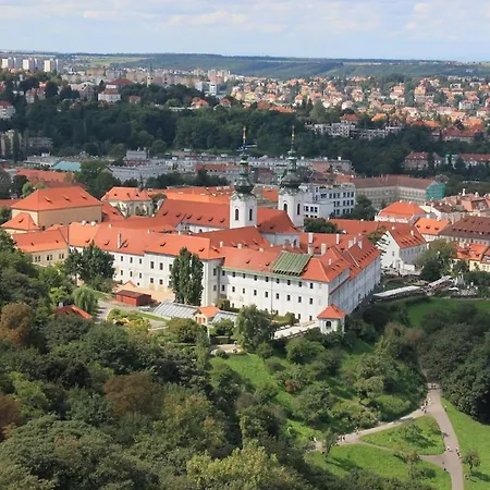 New Large Apartment, Free Parking! Apartment Prague