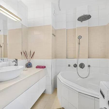 New Large Apartment, Free Parking! Apartment *