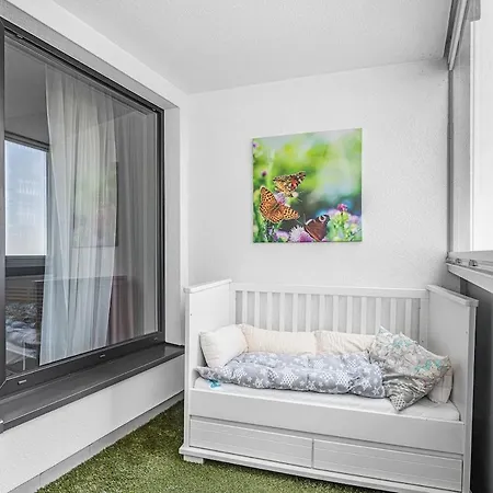 New Large Apartment, Free Parking! Apartment