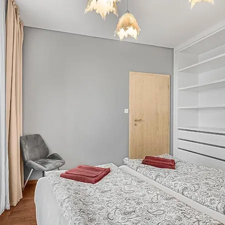 New Large Apartment, Free Parking! *