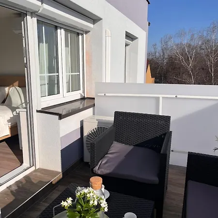 Holiday home Spacious 4-story With Sauna & Garden Prague