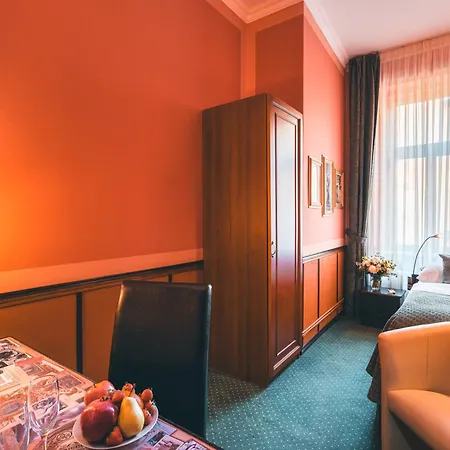 Hastal Old Town 4*