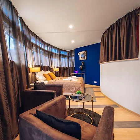 Unique With Private Pool, Cinema, * 布拉格