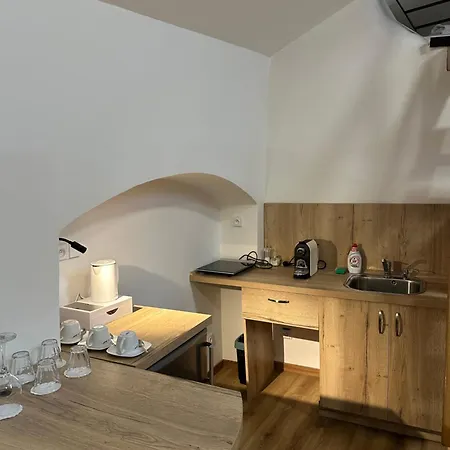 Karlova 4*
