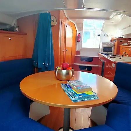 The Families Motor Yacht Spain Praag