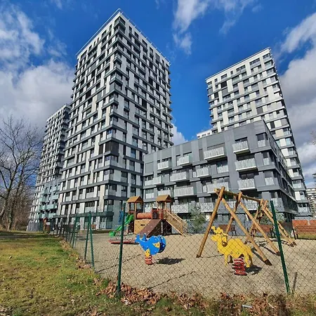 Garden Towers - Free Underground Parking Apartment *