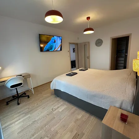 Garden Towers - Free Underground Parking Apartment Prague