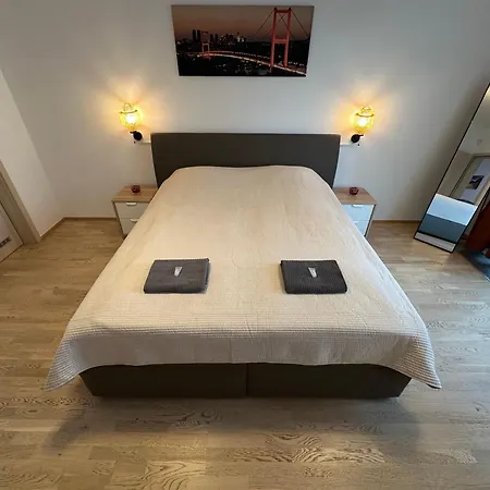 Garden Towers - Free Underground Parking Apartment *