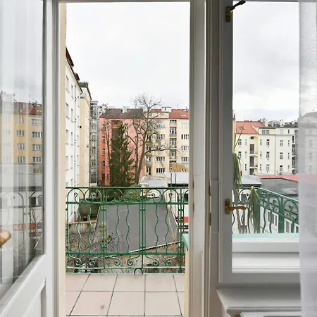 Vinohrady Retreat 2bdr Apartment *