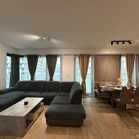 Garden Towers - Free Underground Parking Apartment Prague
