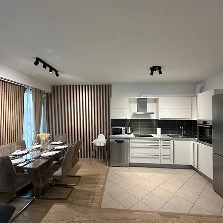 Garden Towers - Free Underground Parking Apartment Prague