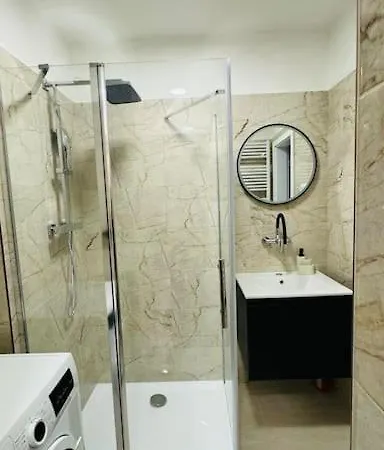 Modern In Old Town Apartment *
