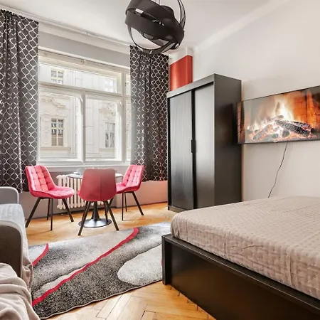 Apartment Place Of Grace - 1 Min To National Theatre