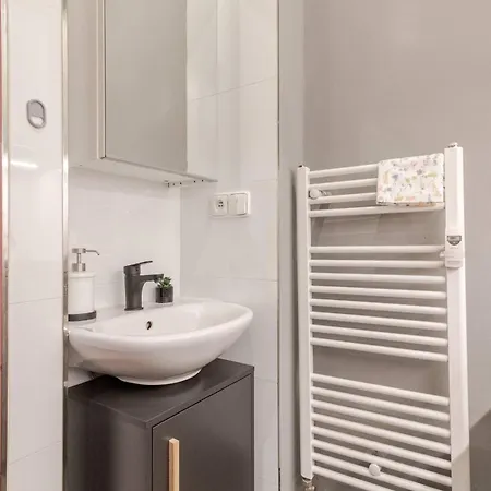 Apartment Place Of Grace - 1 Min To National Theatre *