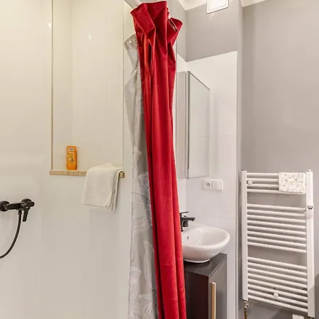 Apartment Place Of Grace - 1 Min To National Theatre
