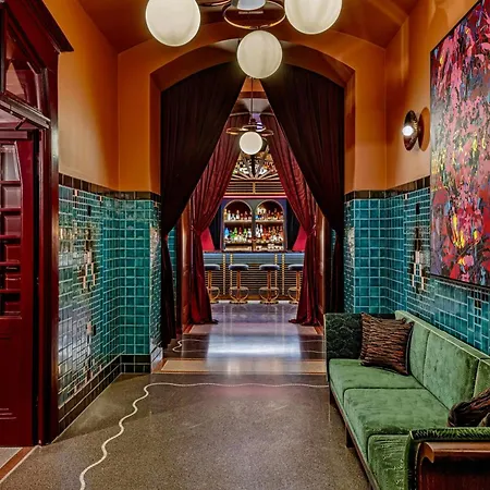 W Hotel 5*