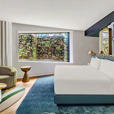 W Hotel 5*