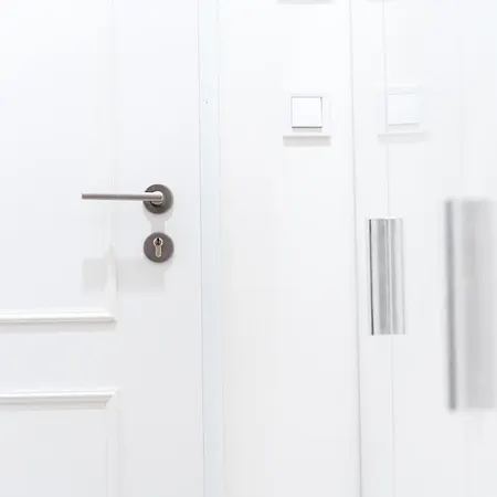1 New Just Steps Away From Old Town And The Florence Bus Station Apartment