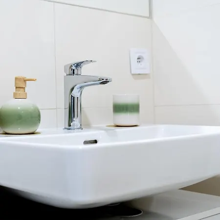 Apartment 1 New Just Steps Away From Old Town And The Florence Bus Station Prague