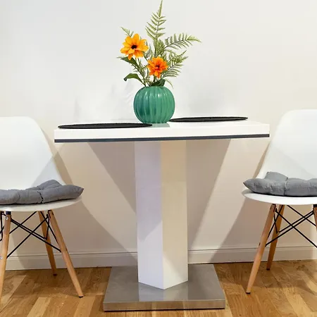 1 New Just Steps Away From Old Town And The Florence Bus Station Apartment *