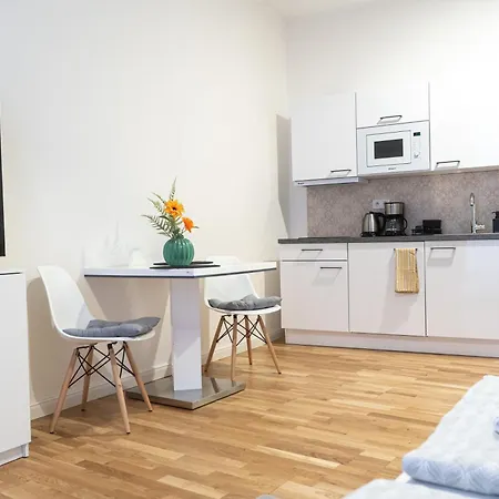 Apartment 1 New Just Steps Away From Old Town And The Florence Bus Station