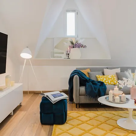 Days - 3bdr Attic Loft-style - Fireplace - Center * Prague