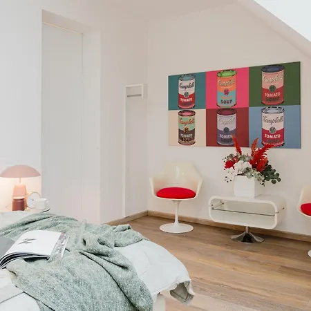 Days - 3bdr Attic Loft-style - Fireplace - Center