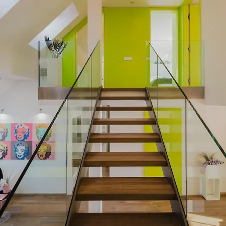 Days - 3bdr Attic Loft-style - Fireplace - Center Prague