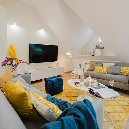 Days - 3bdr Attic Loft-style - Fireplace - Center * Prague