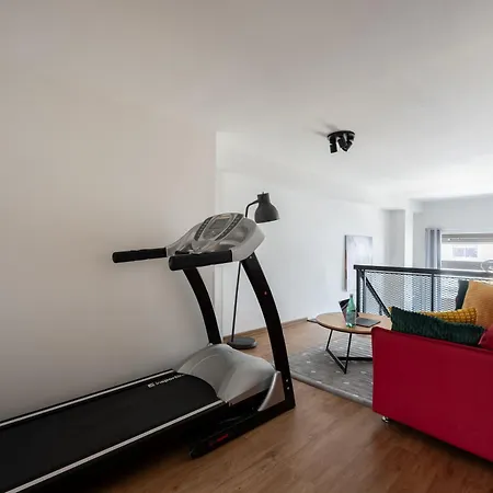 Spacious Near Karlin Square Apartment