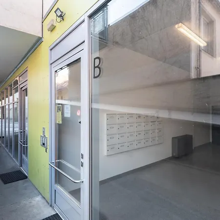 Spacious Near Karlin Square * Prague