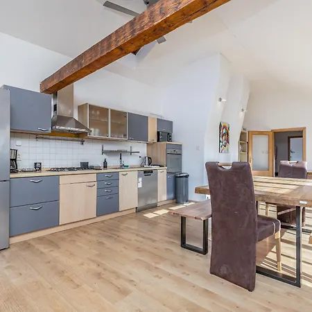 Navratilova Apartment *