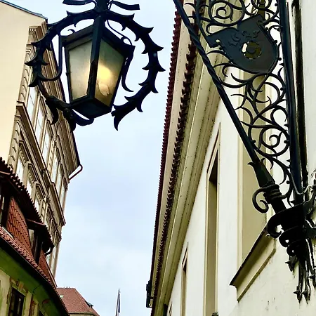 Apartment Romantic Near Charles Bridge