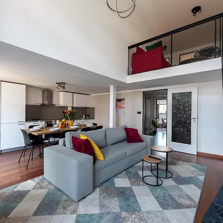 Apartment Deluxe With Balcony Near Center Prague