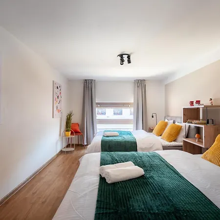 Apartment Deluxe With Balcony Near Center