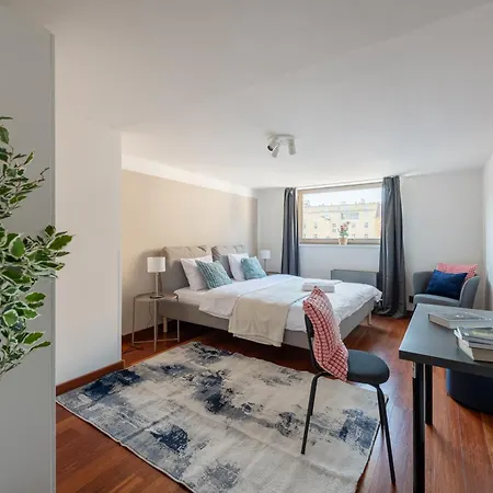 Deluxe With Balcony Near Center Apartment Prague